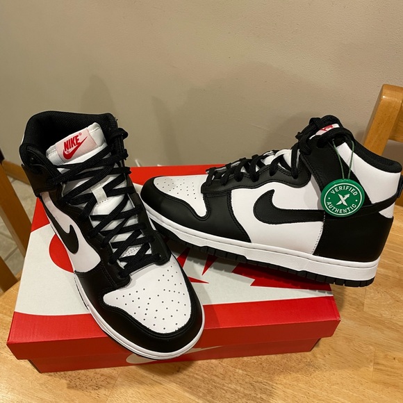 Nike Dunk High Panda (2021) - Picture 3 of 3